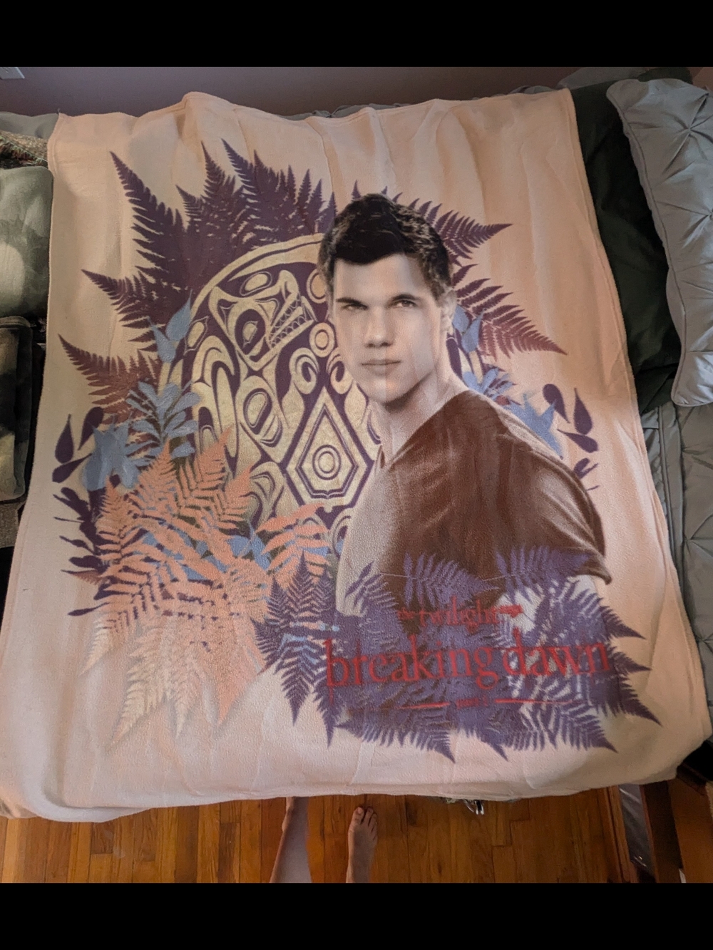 Breaking Dawn Part 1: Jacob Black with Fern Background Blanket